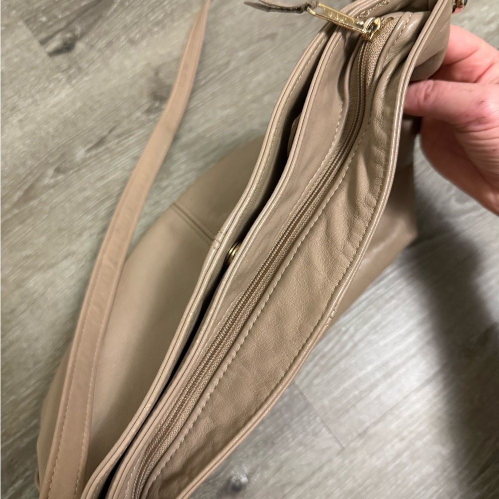 SAS Beige Leather Hand Stitched Purse Made in USA - Picture 6 of 16